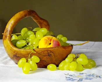 Olivenholzschale mit Obst