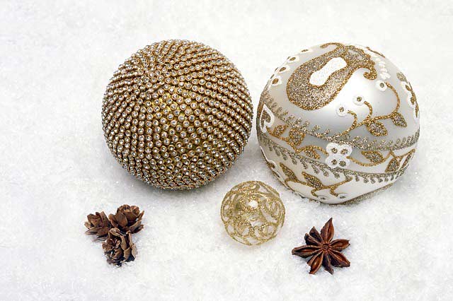 Gold und Silber als Farben für die Weihnachtsdekoration