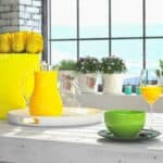 Gelbe Vase mit Tulpen