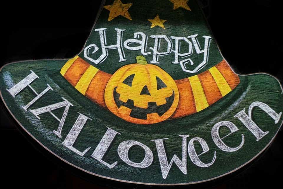 Halloween Dekoration: hier ein Schild mit Happy Halloween