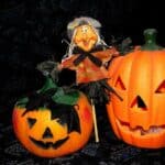 Halloween Deko mit Hexe und Kürbis